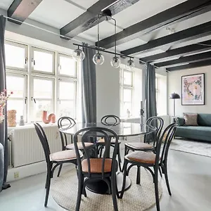 Unique 2 Bedroom Duplex W Exposed Beams In Cph , Kopenhagen Dänemark